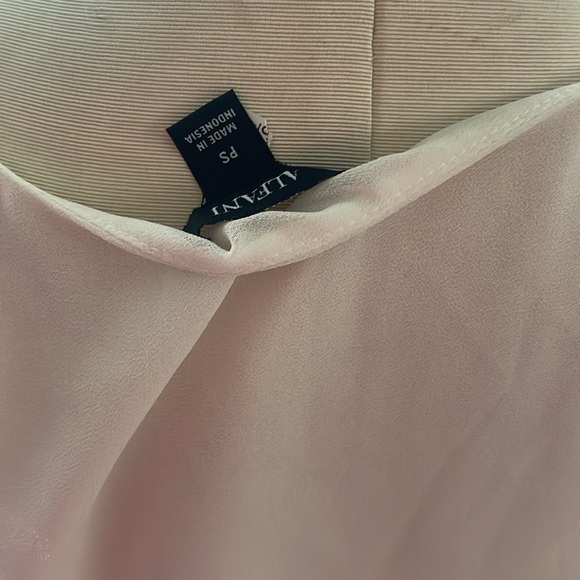 Beautiful white classy top with pearl buttons size PS - Picture 3 of 5